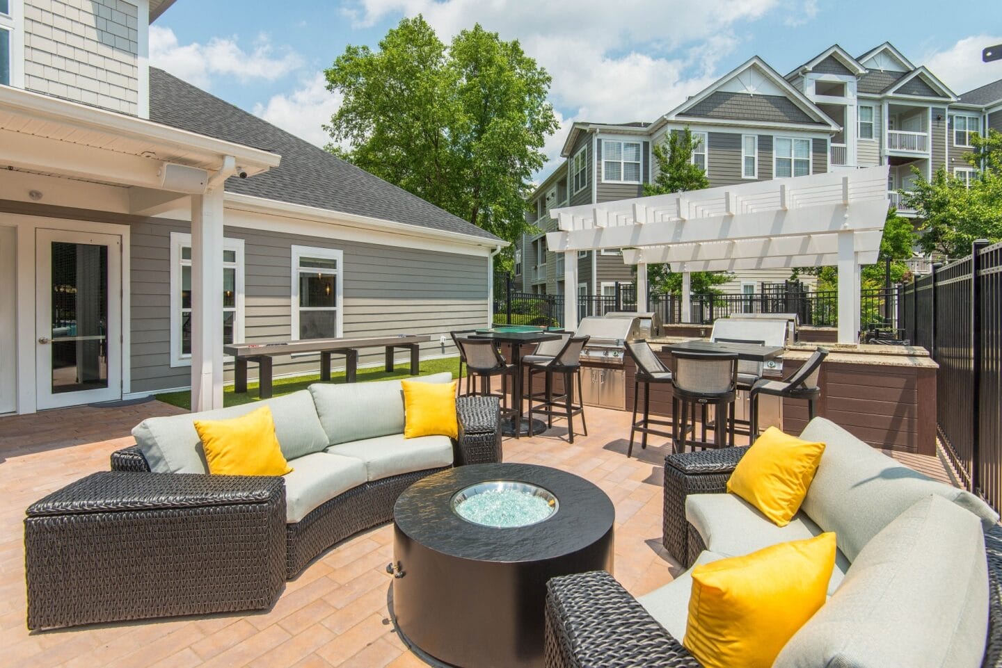 Outdoor Lounge Area at Windsor Herndon, Herndon