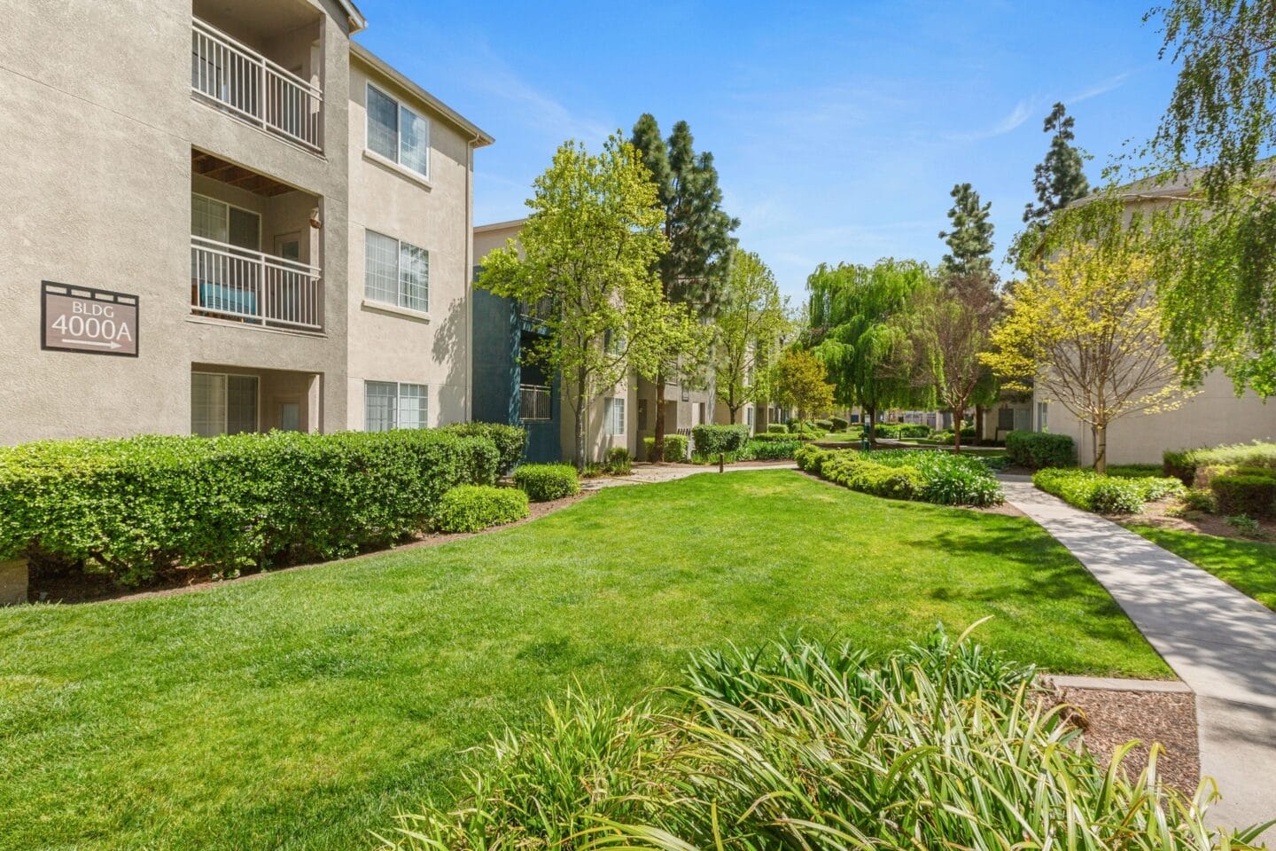 the preserve at ballantyne commons apartment community garden and walkway