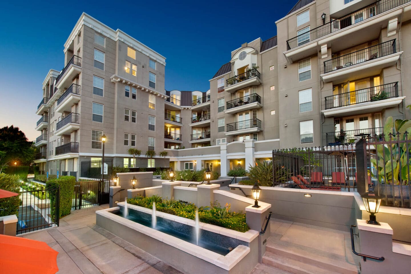 Luxury Apartment Homes Available at Windsor at Hancock Park, 445 North Rossmore Avenue, Los Angeles