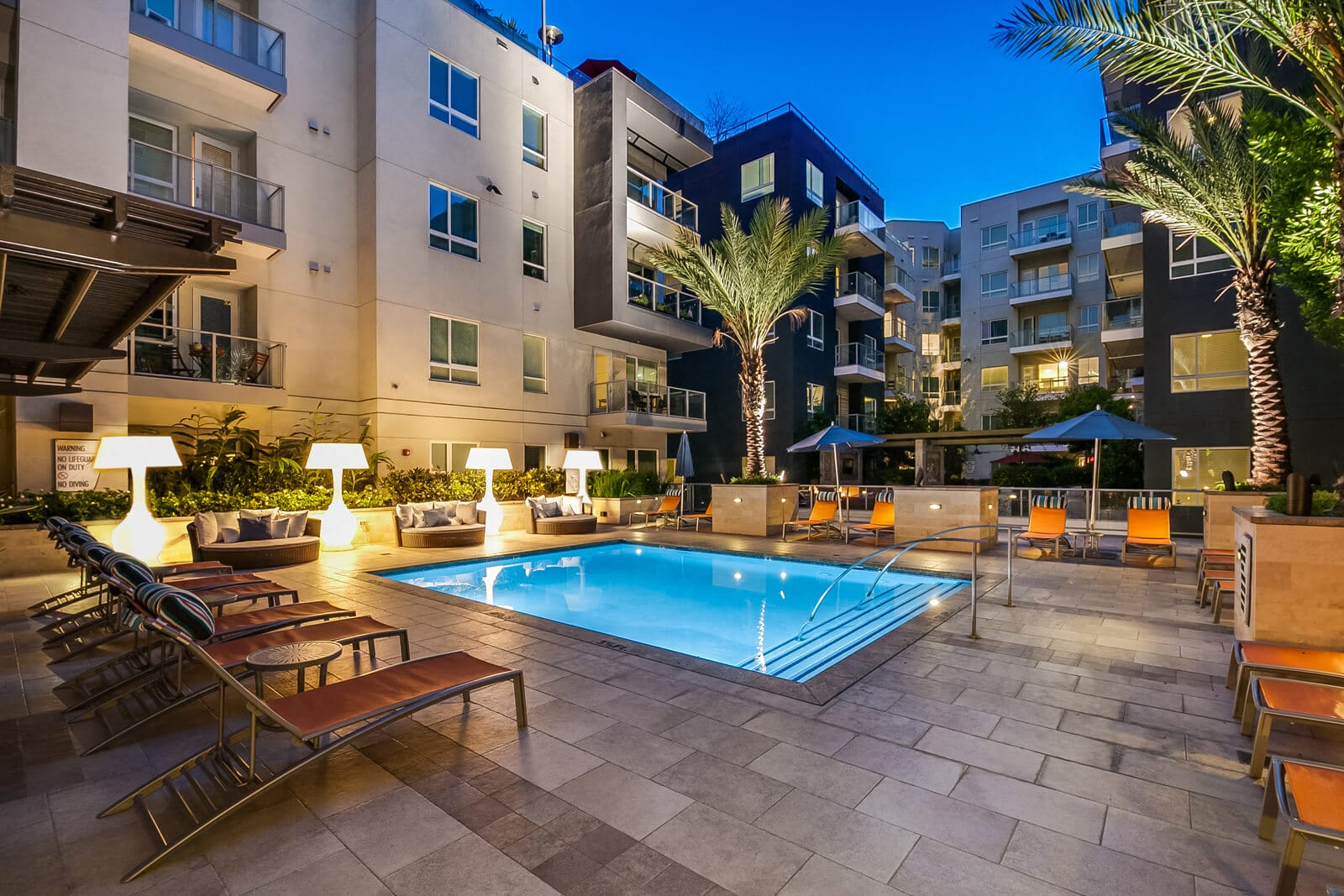 Studio, 1 & 2 Bedroom Apartments in South Park, Los Angeles, CA