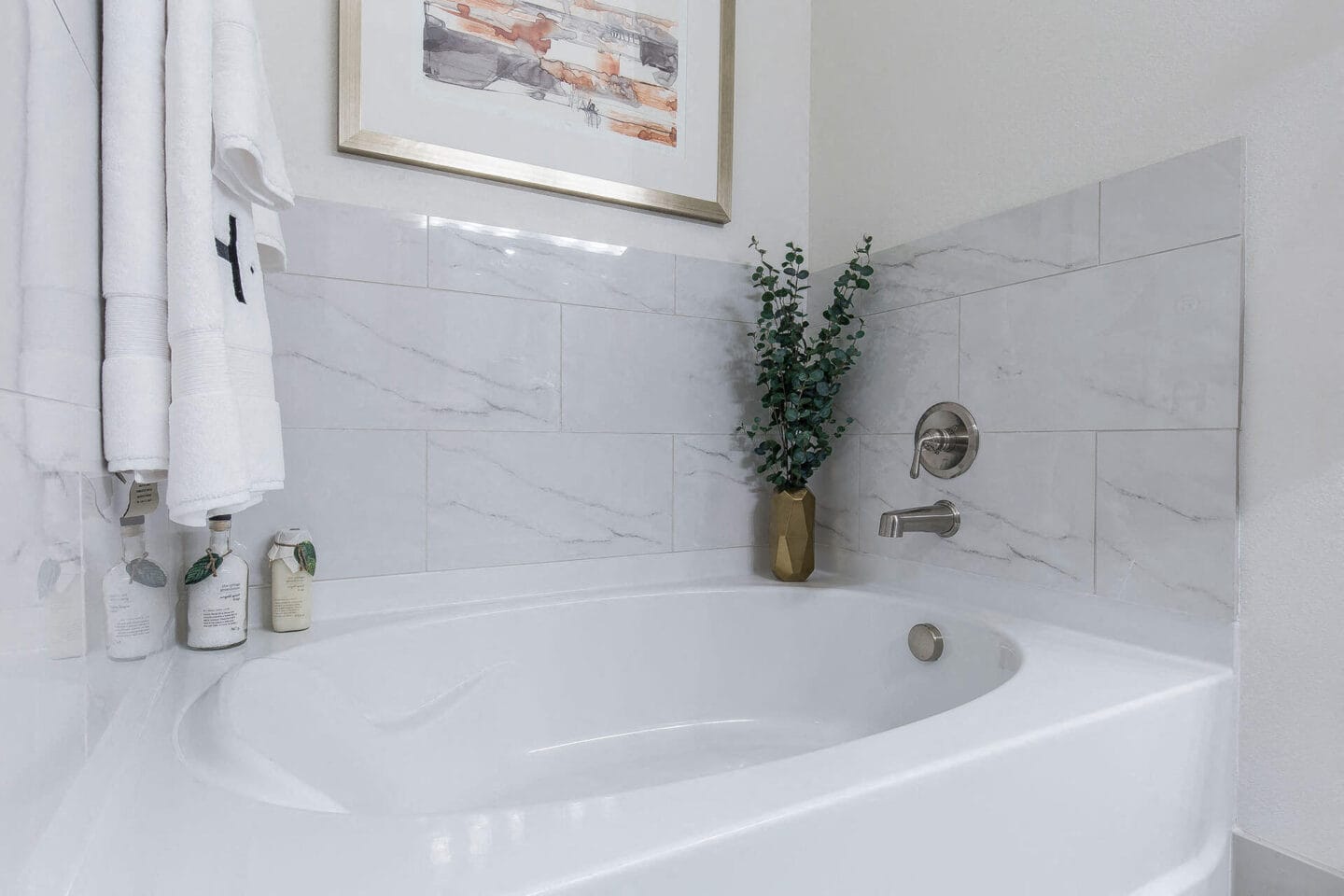 Beautiful soaking tub, at Cannery Park by Windsor, 415 E Taylor St, CA