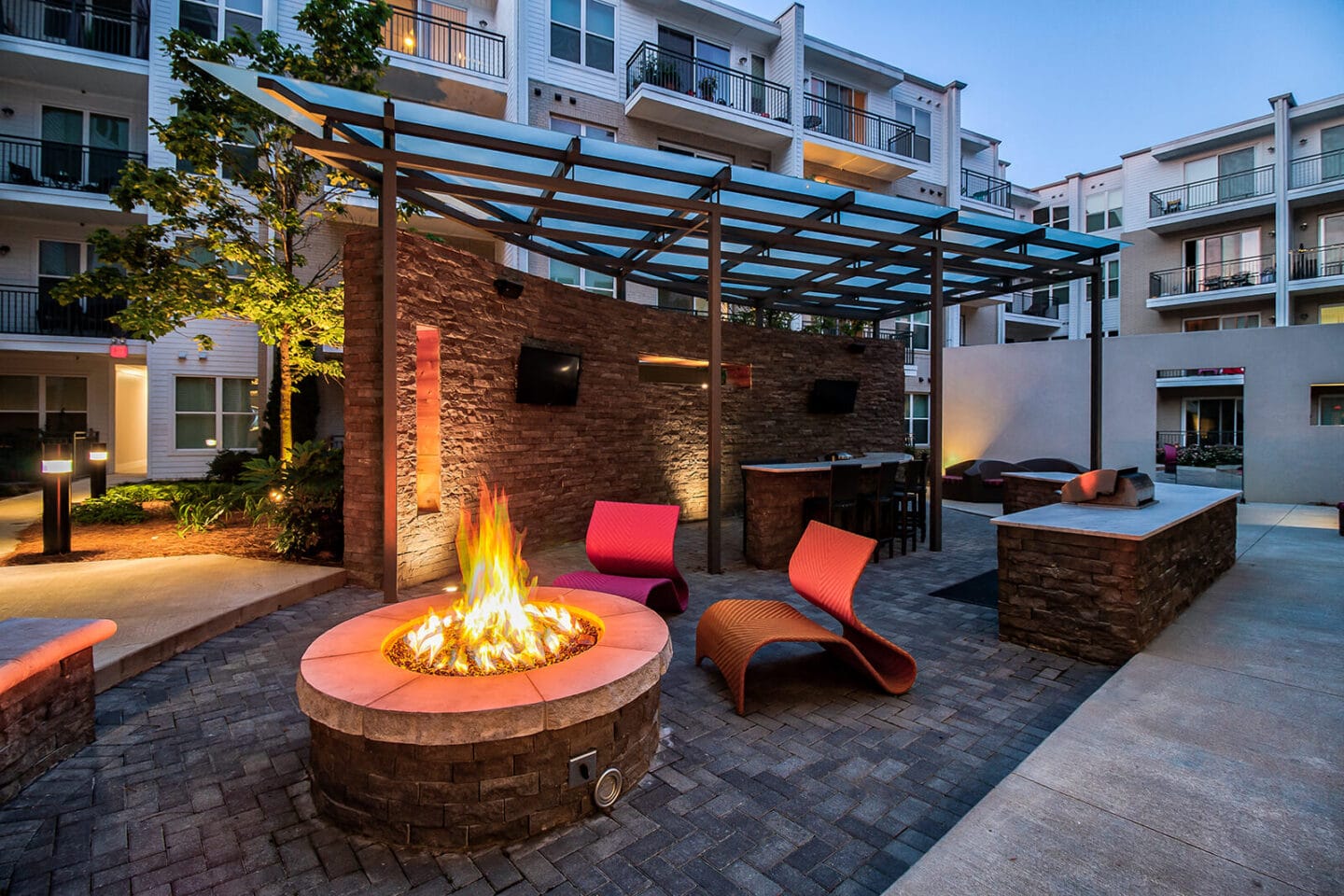 Grilling Station and Lounge Area at Windsor Morningside, Atlanta, GA