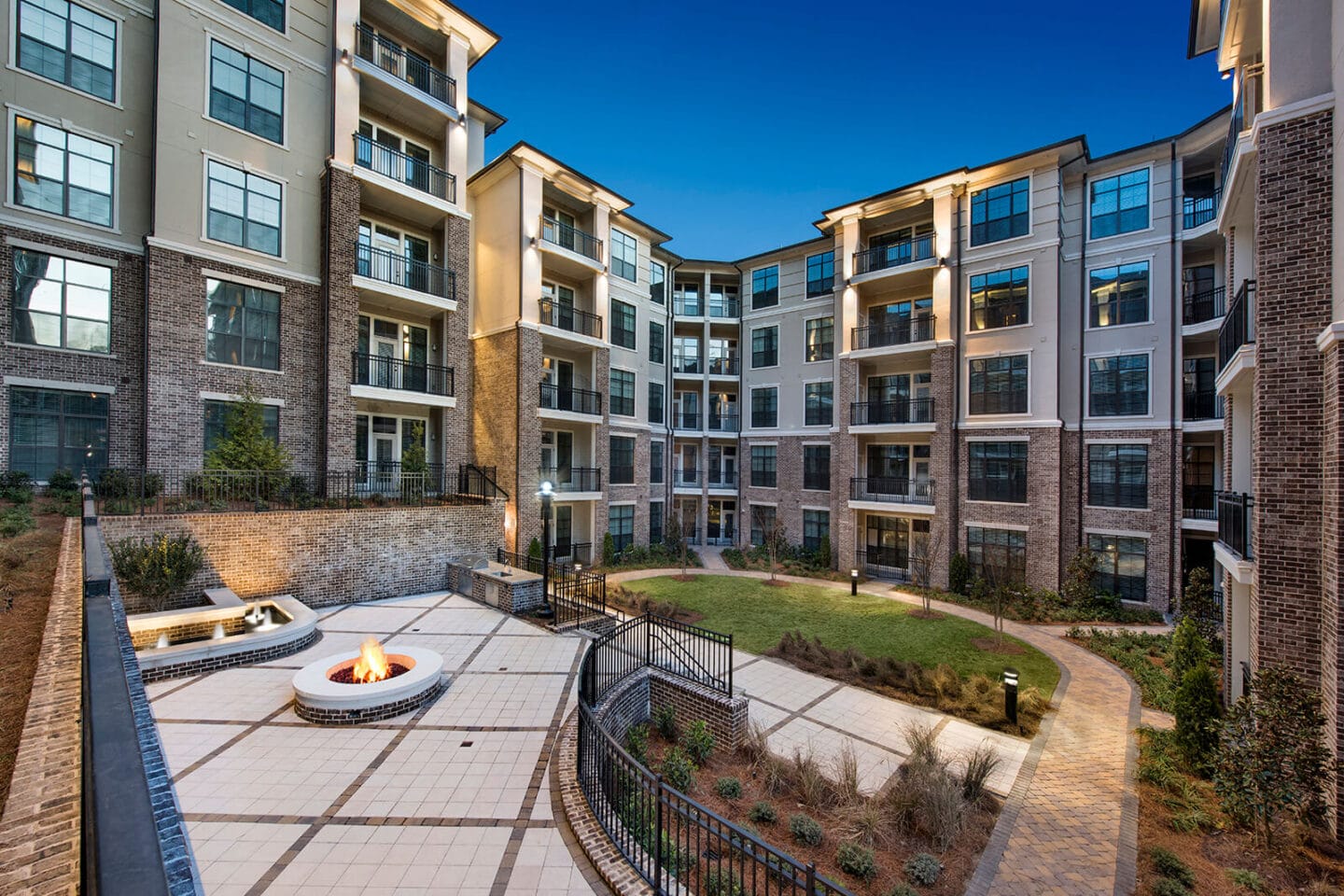 Courtyard Garden with Fire Pit and Green Space at Windsor Chastain, 255 Franklin Rd, Atlanta