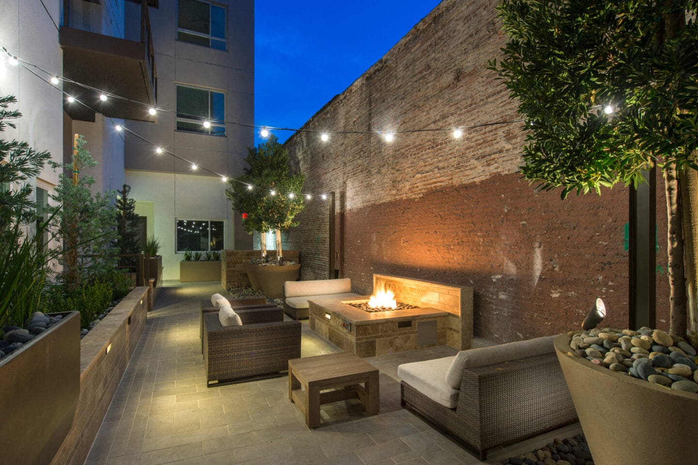 Courtyard Garden with Fire Pit at 1000 Grand by Windsor, Los Angeles, 90015