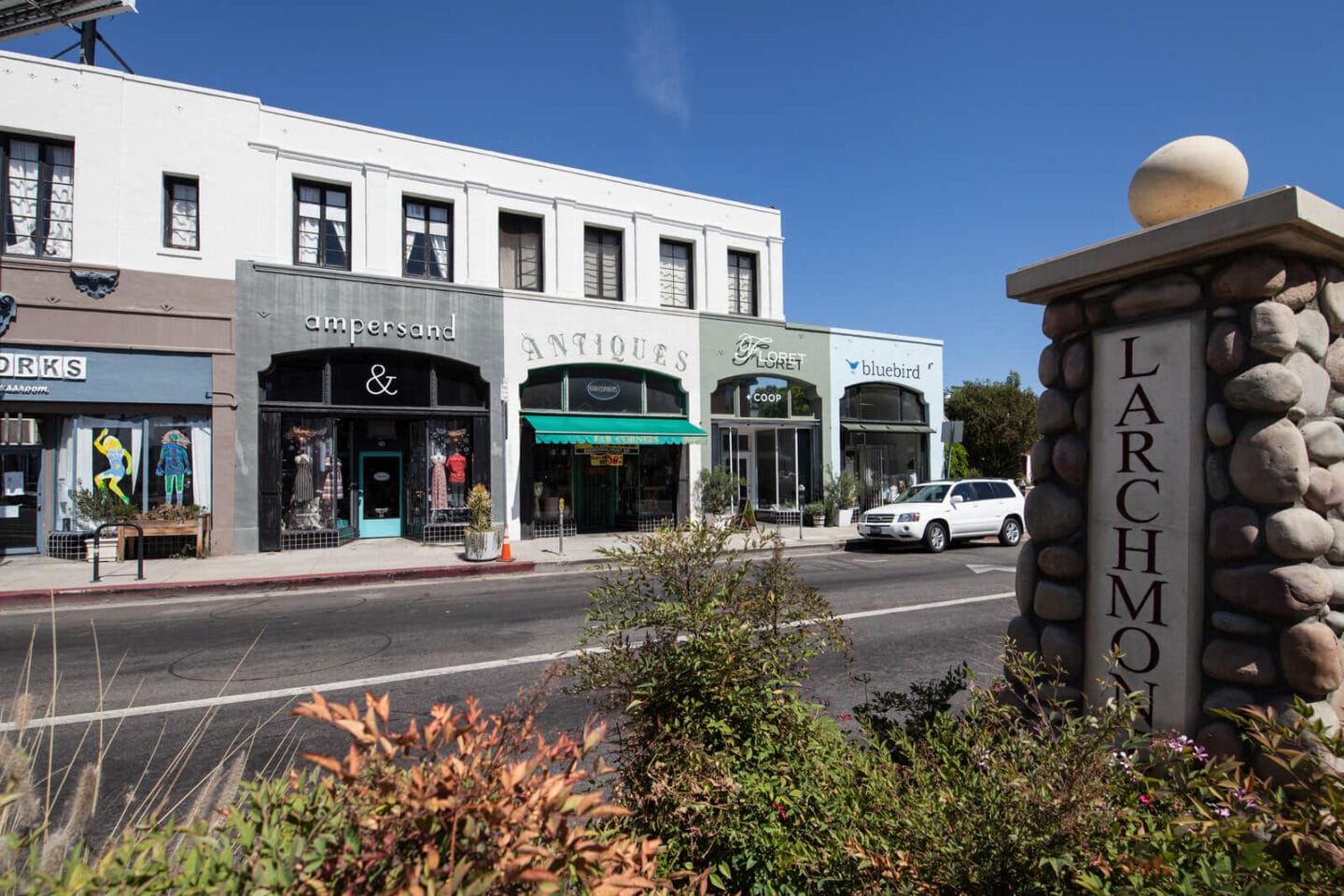 Larchmont Village Shopping near Windsor at Hancock Park, Los Angeles, California