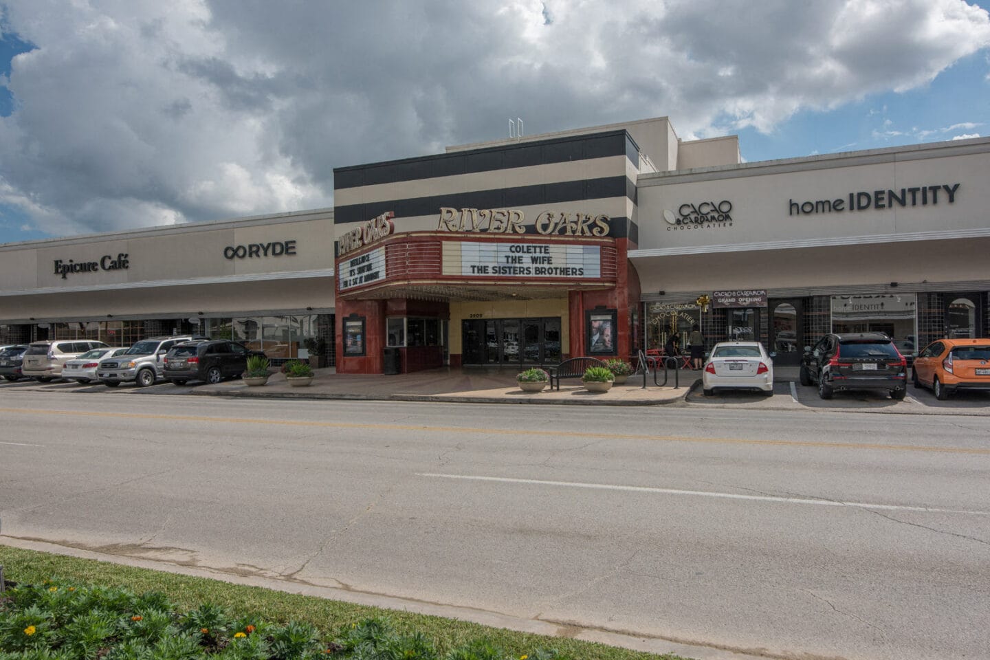 River Oaks Movie Theater near Allen House Apartments, Houston, TX