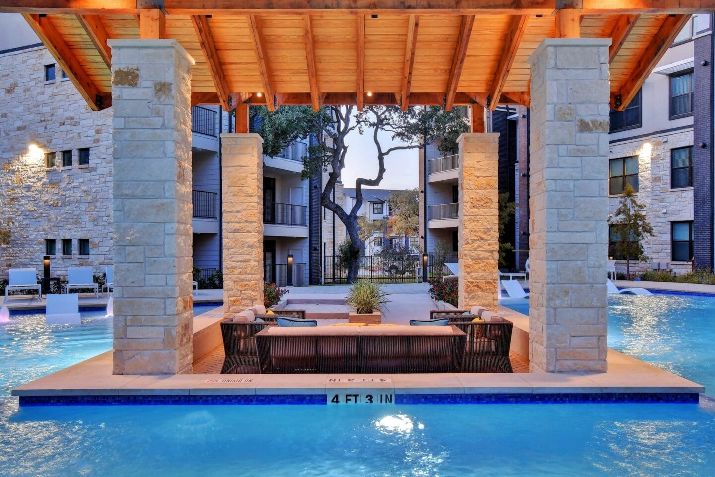 Swim Up Lounge at Windsor Ridge, Texas