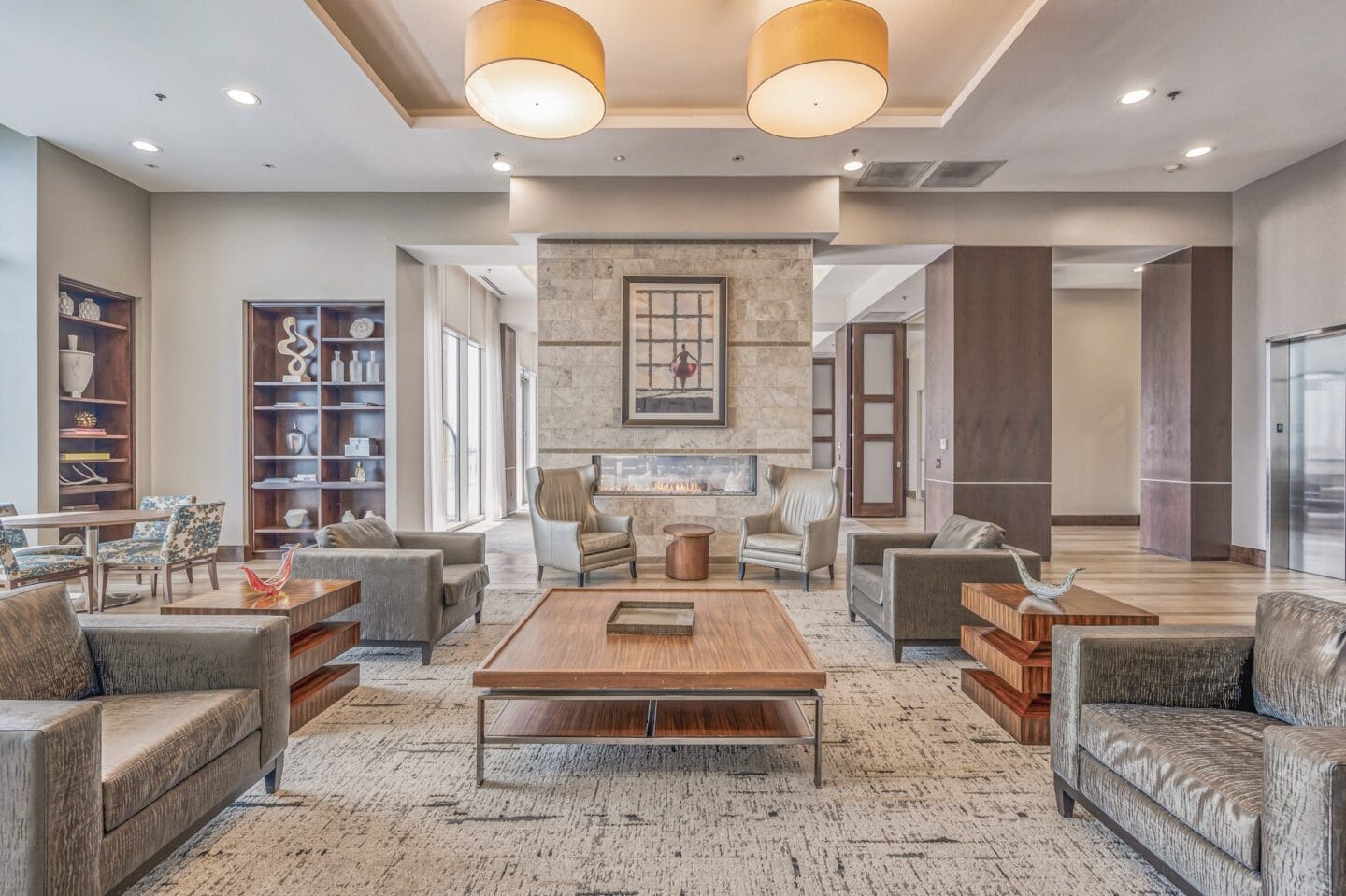 A resident clubhouse with couches chairs and a coffee table at The Sovereign at Regent Square, 3233 West Dallas, TX