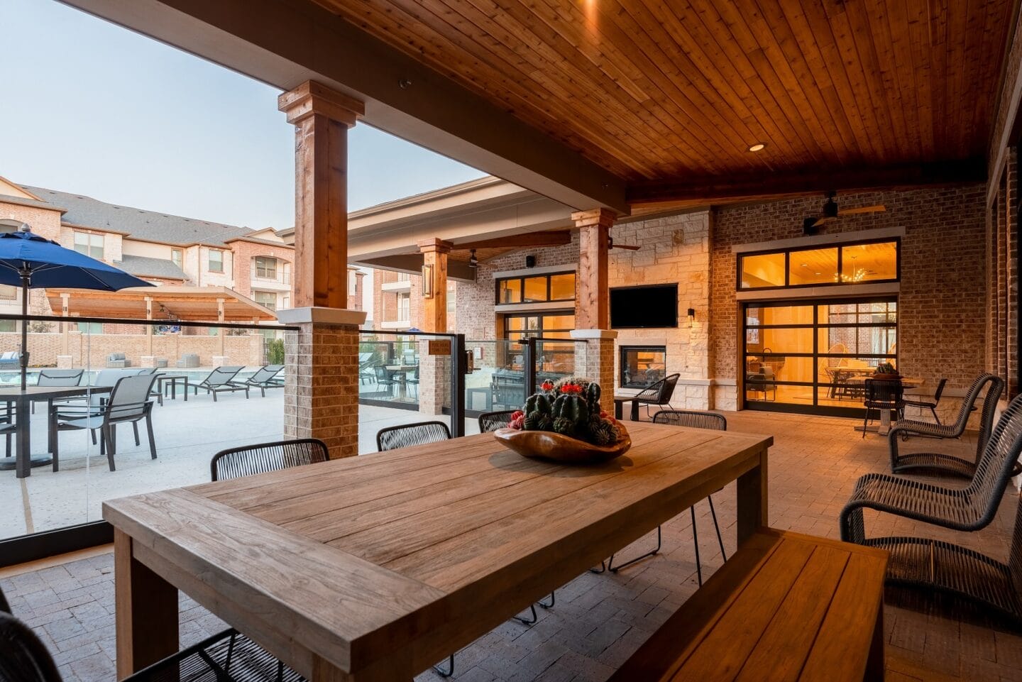 Outdoor Lounge Area With TV at Windsor Castle Hills, Carrollton, TX