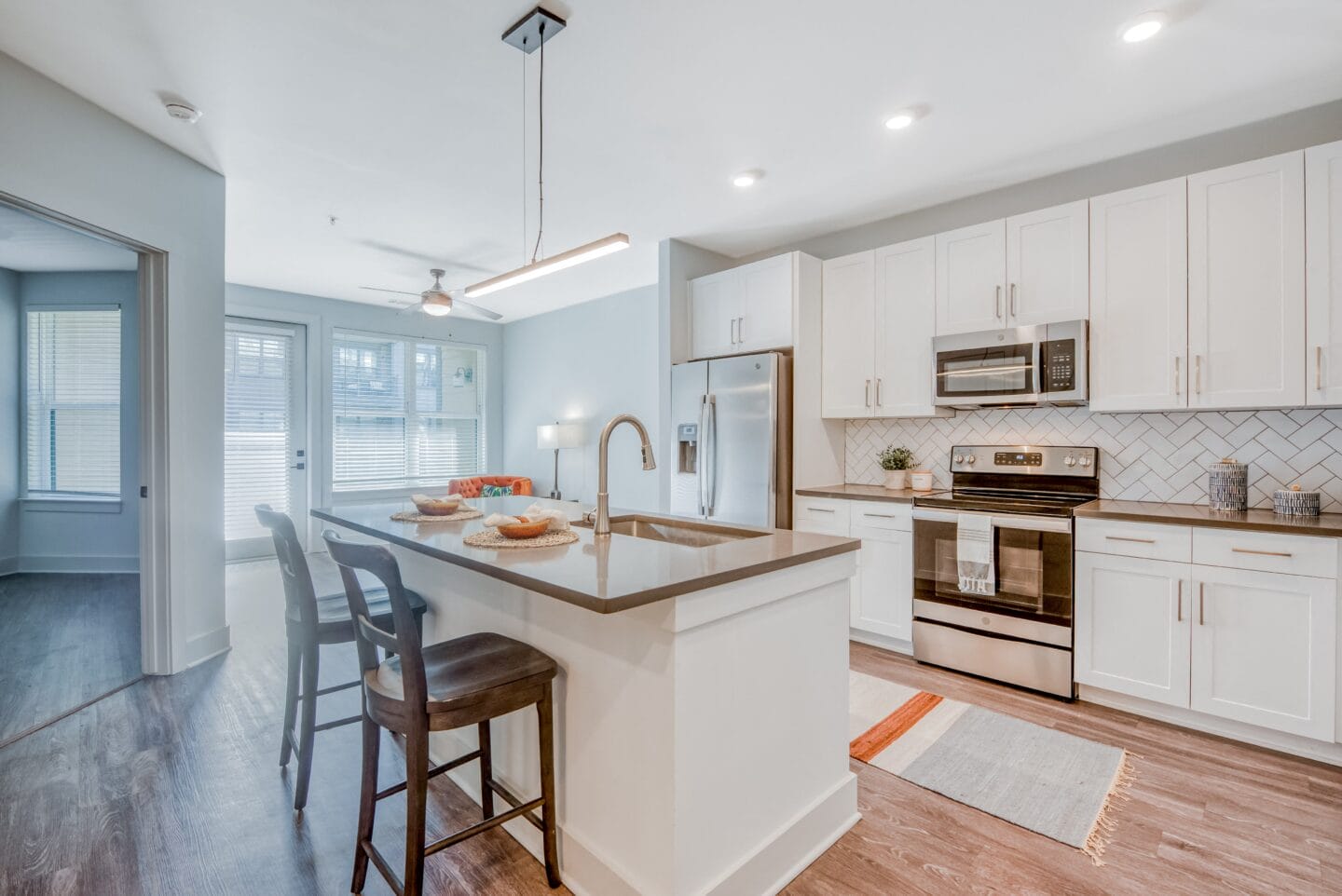 Modern kitchens with white cabinets