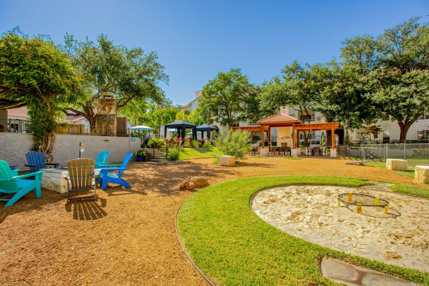 Courtyard area at Windsor on White Rock Lake