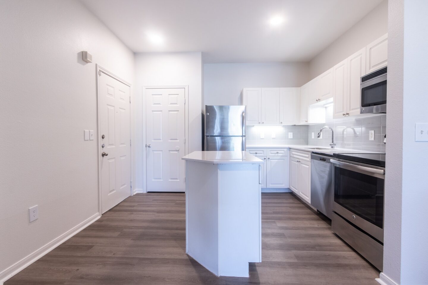 Newly Renovated Apartments at Windsor Meadow Hills 4260 South Cimarron Way CO