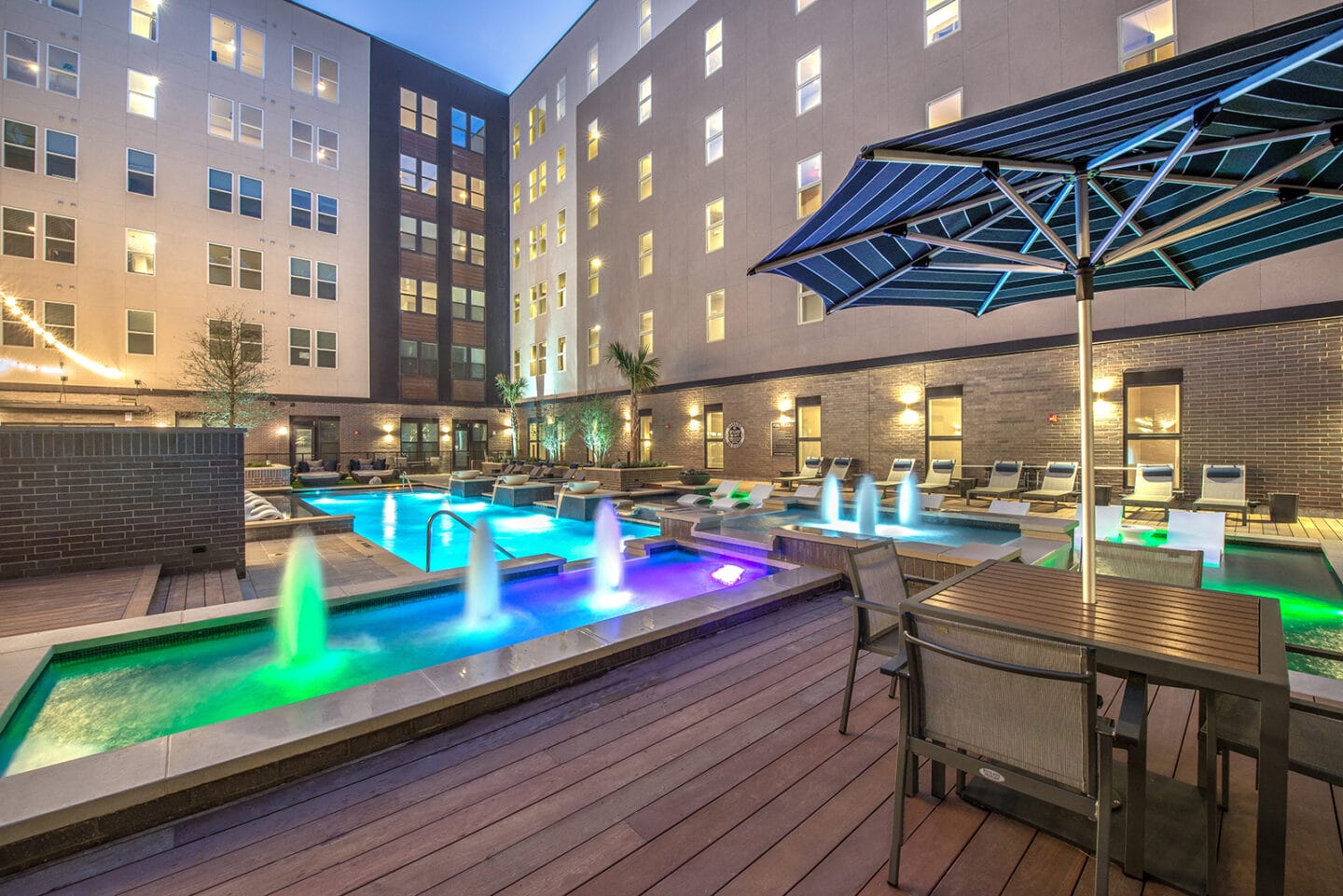 Poolside Dining Tables at Windsor Turtle Creek, Dallas, TX