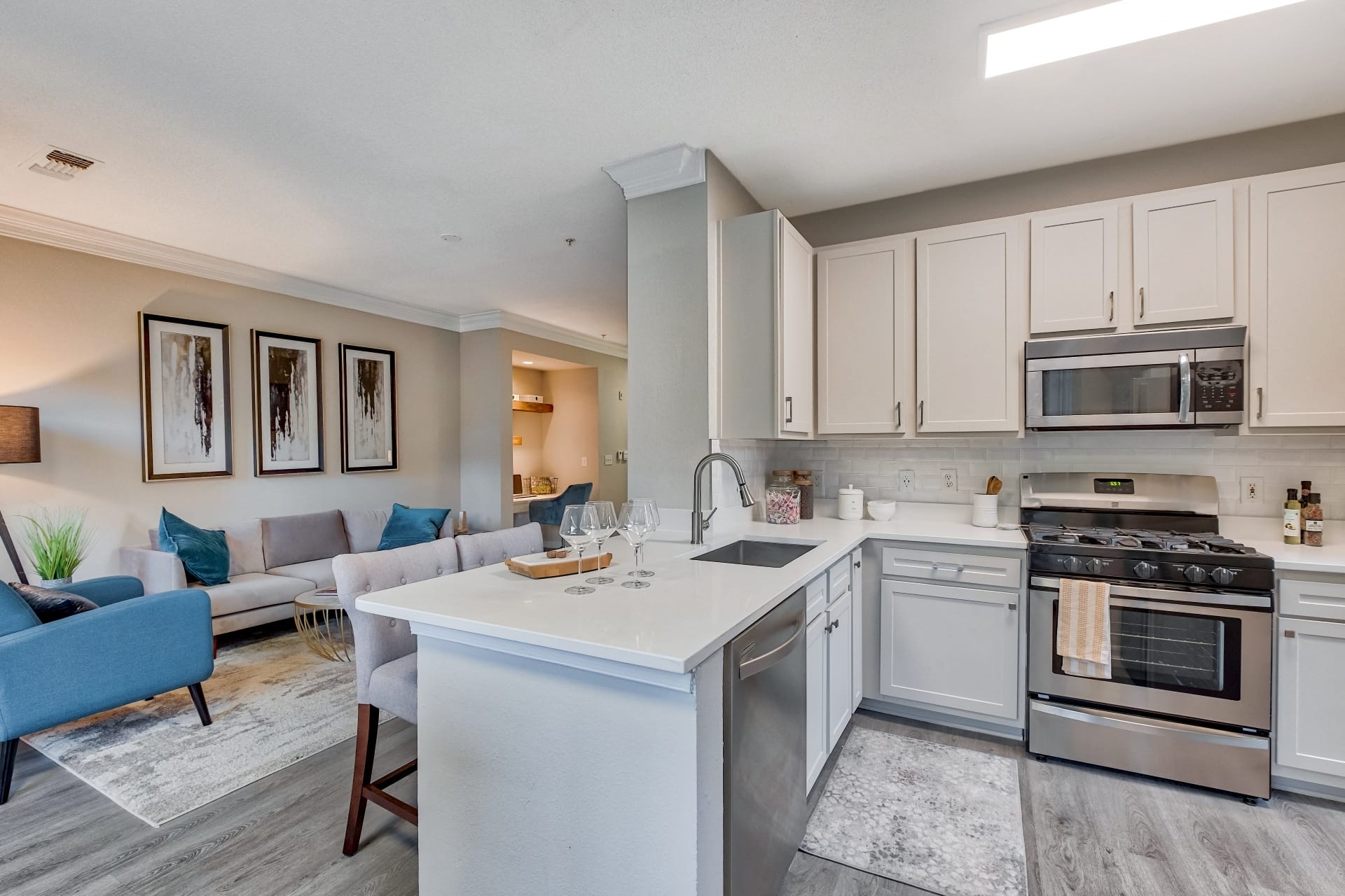 Quartz Countertops In Kitchen at Windsor Herndon, Herndon, Virginia