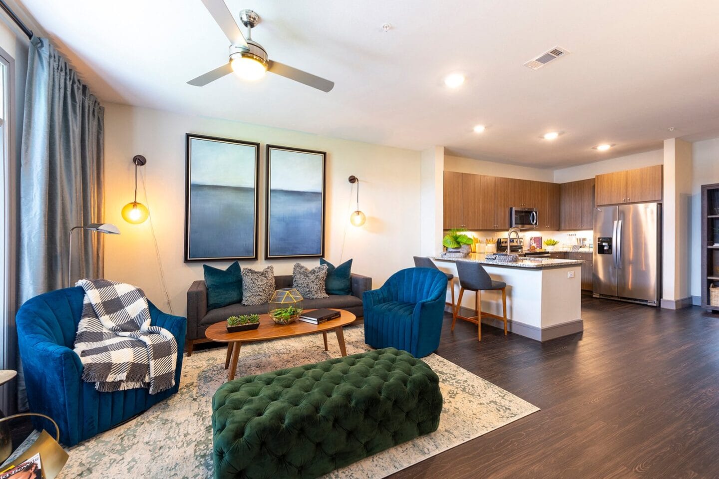 Living room with fan at Windsor Shepherd, TX, 77007