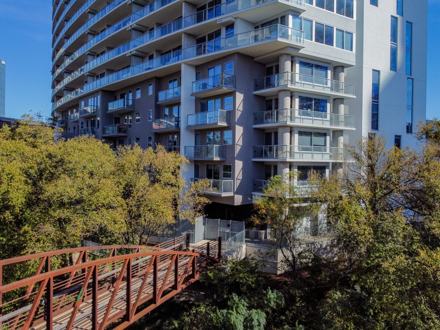 Pedestrian bridge at The Monarch by Windsor