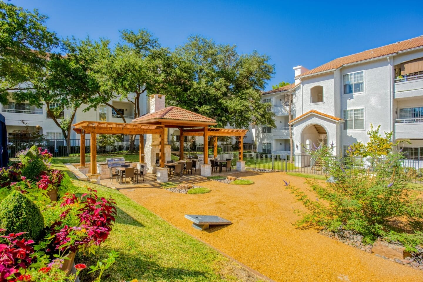 Courtyard area at Windsor on White Rock Lake