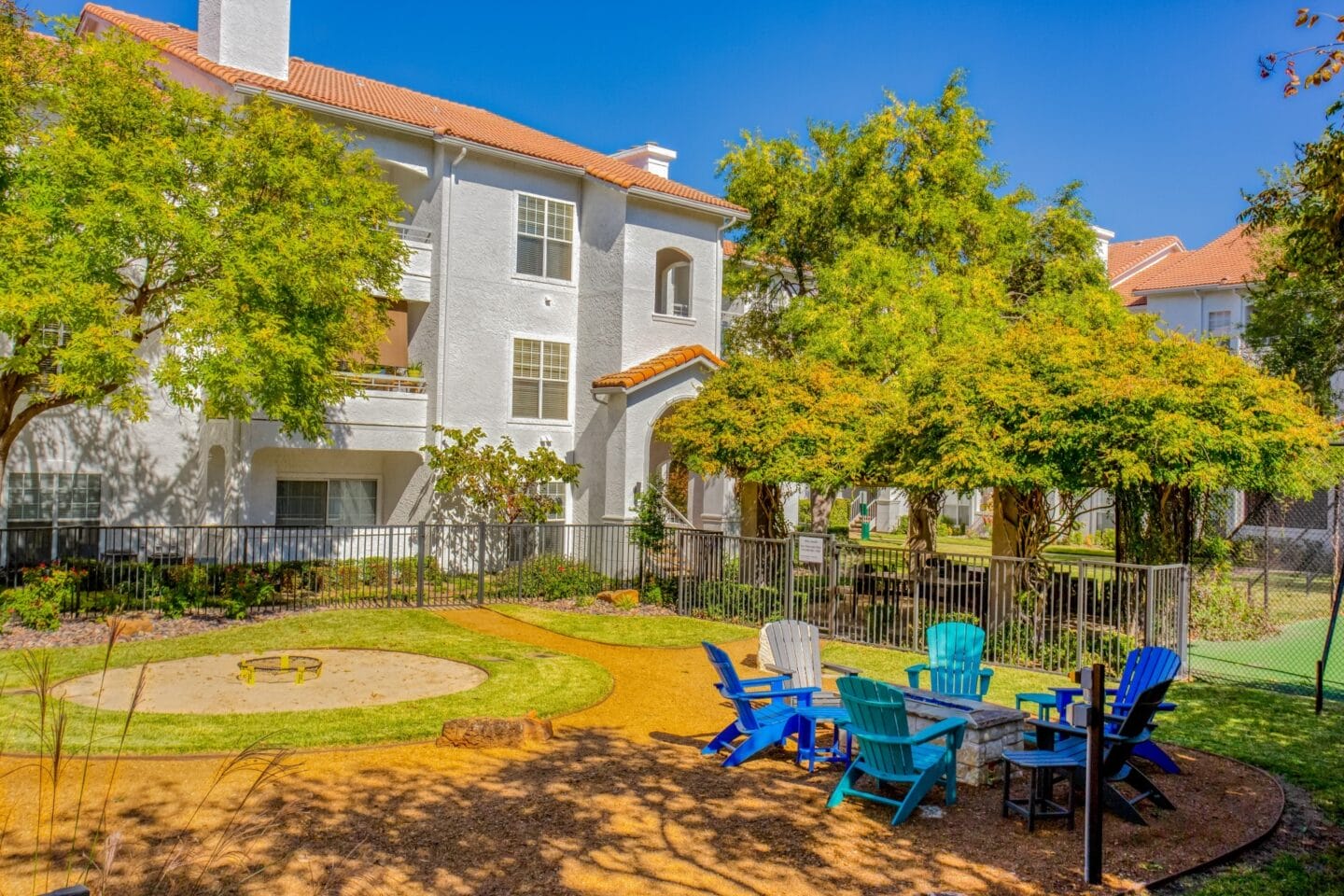 Courtyard area at Windsor on White Rock Lake