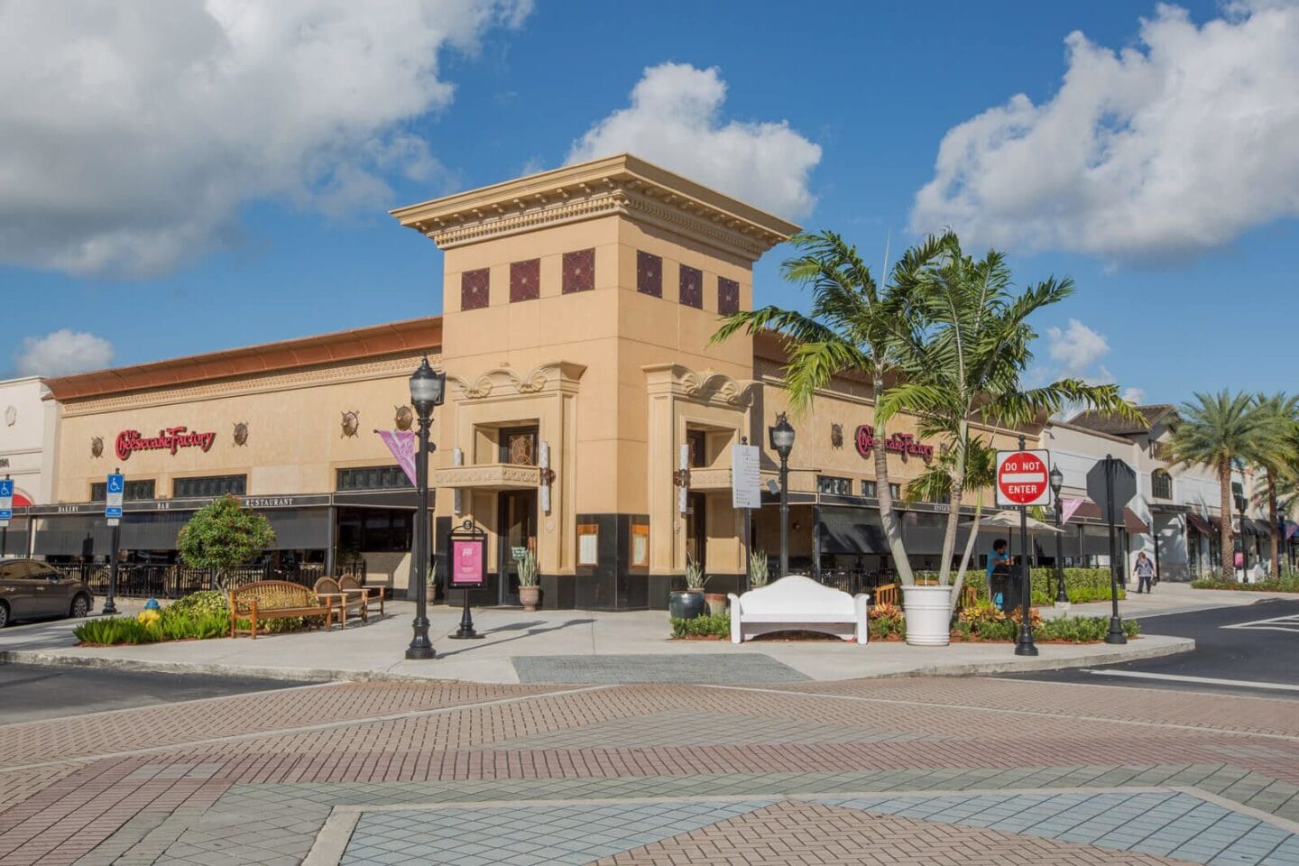 Neighborhood Shopping Places at Windsor at Pembroke Gardens, Pembroke Pines, 33027