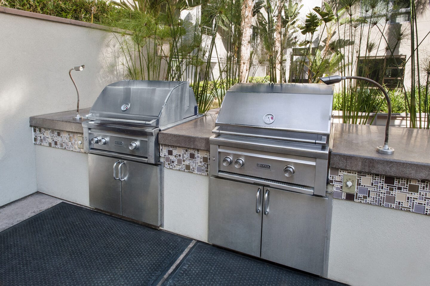 Picnic and BBQ Area At 5550 Wilshire at Miracle Mile by Windsor, Los Angeles, CA, 90036