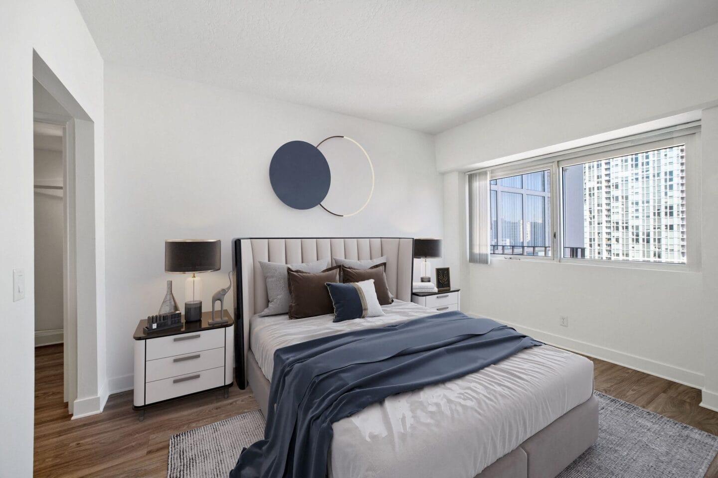 Spacious bedrooms at Renaissance Tower, California, 90015