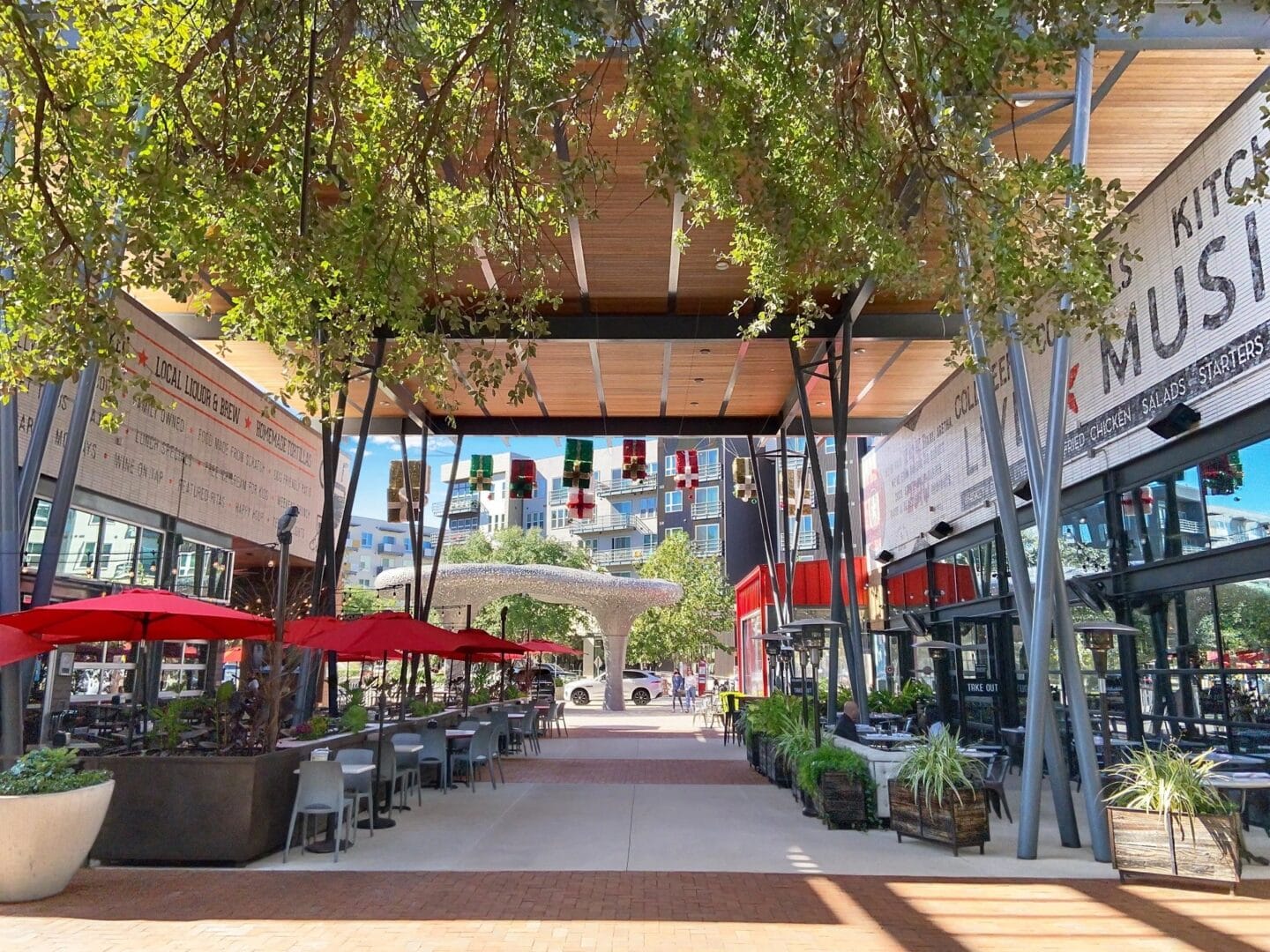 Outdoor dining at The Domain in Austin, Texas 78758.