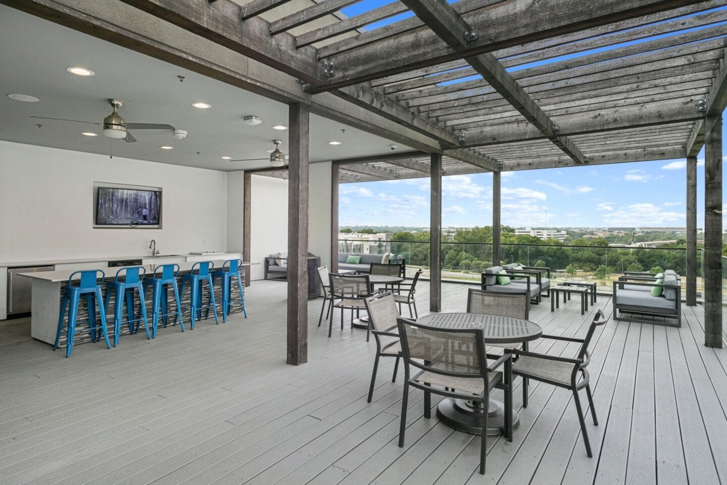 Outdoor catering area  at Windsor CityLine, Richardson, Texas