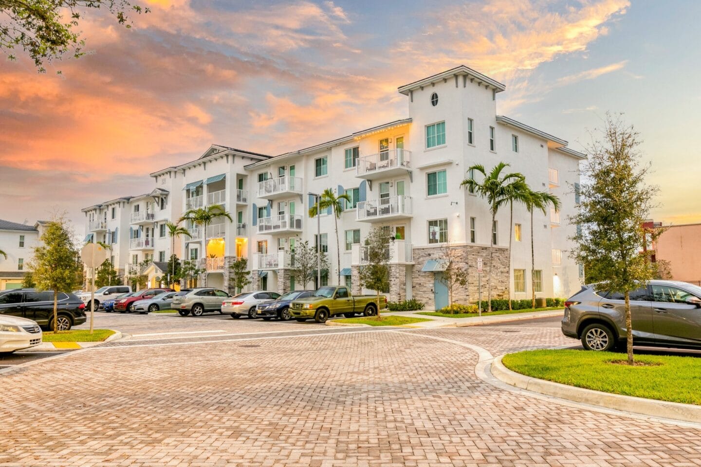 Building Exterior at Windsor 335, FL, 33317