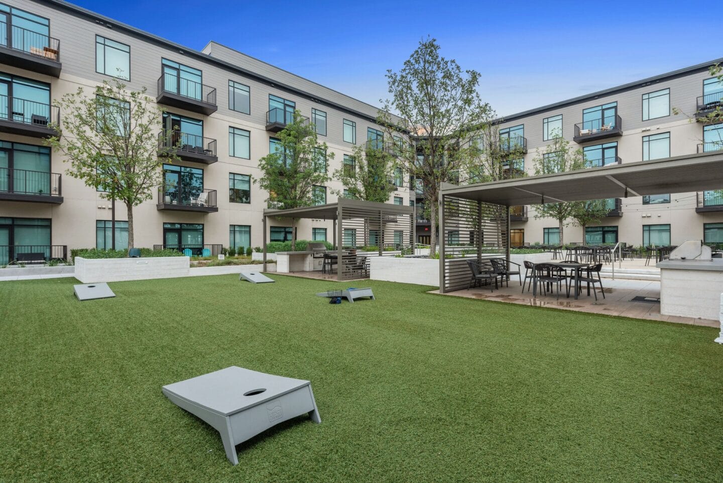 Grassy courtyard  Dog Spa at The Sterling, Houston, TX 77019