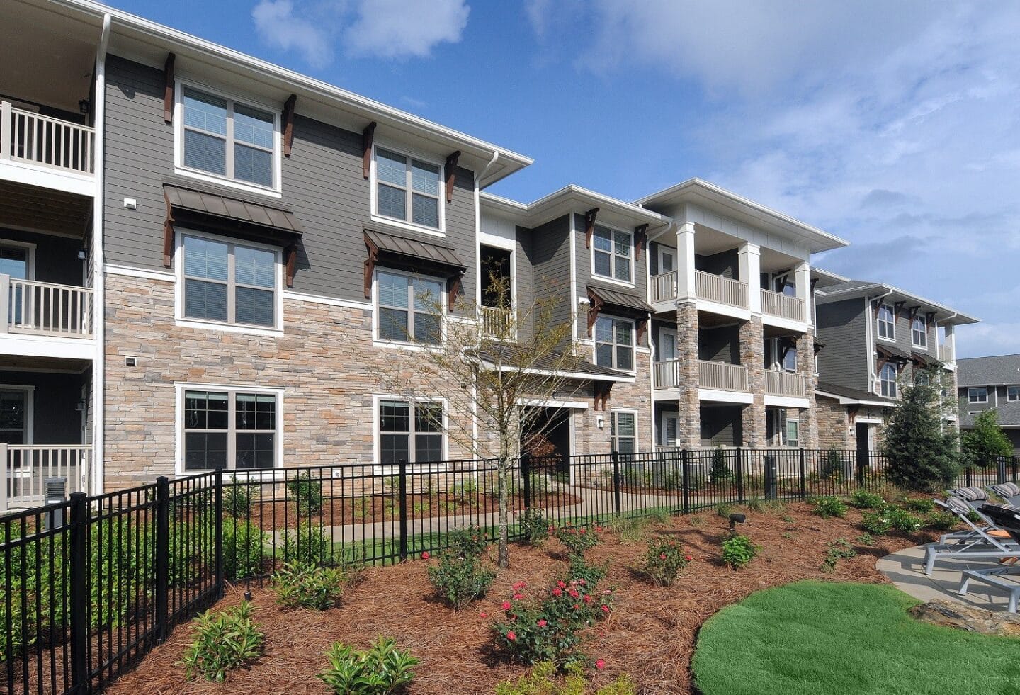 Apartment Building Exterior at Windsor Sugarloaf, Suwanee, GA, 30024