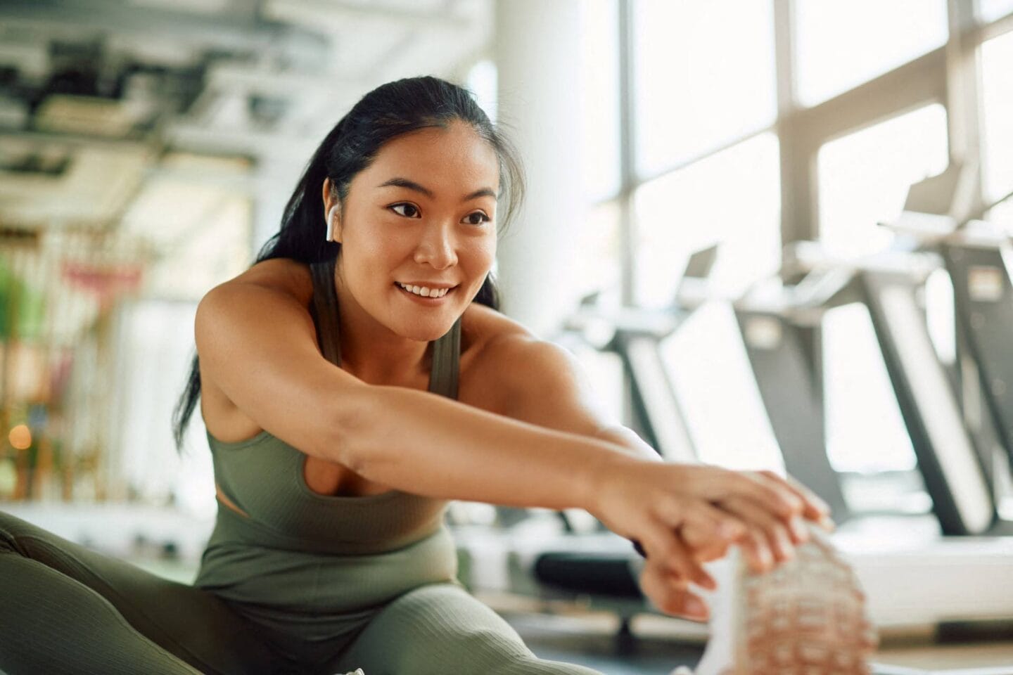 Person in green shirt working out at the fitness center gym Modern Fitness Center at Windsor Biscayne Shores in North Miami