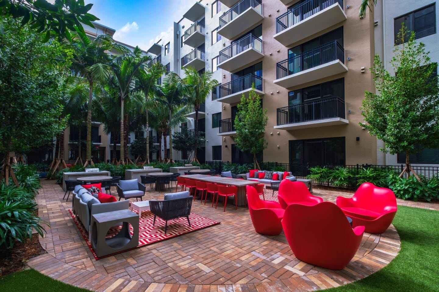 Outdoor courtyard with tables at Windsor Ludlam Trail in Miami, FL.