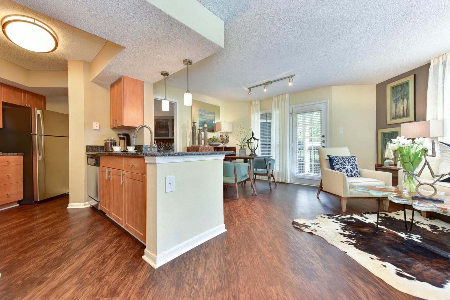 Windsor Oak Creek - Spacious kitchen and living room with a table and chairs in Fairfax VA