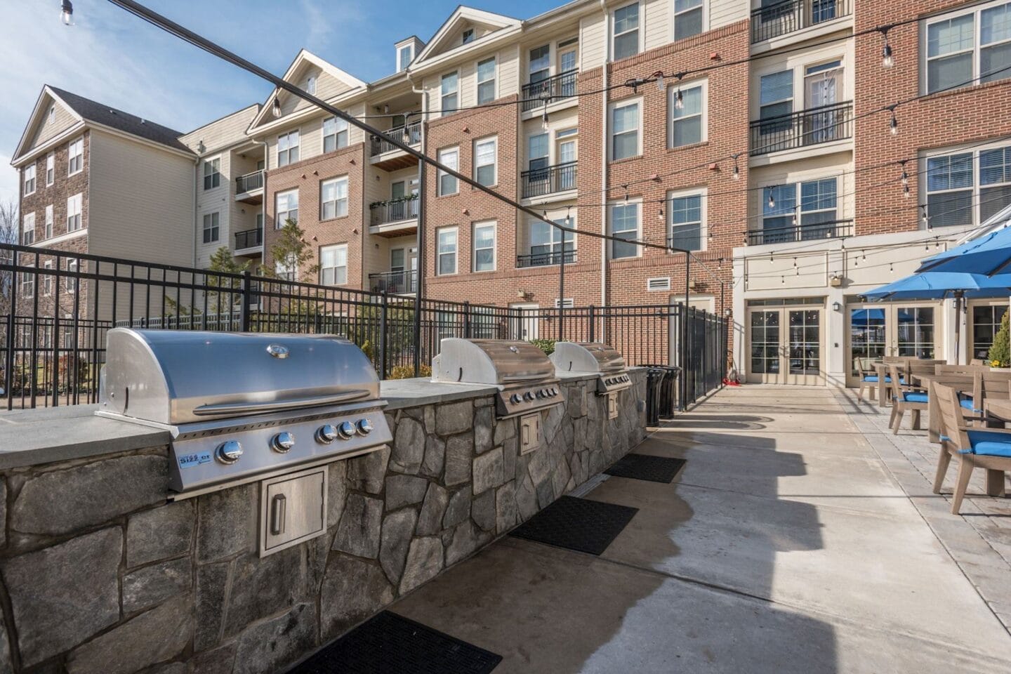 Grilling Area and Sundeck at Windsor Leesburg, VA 20175