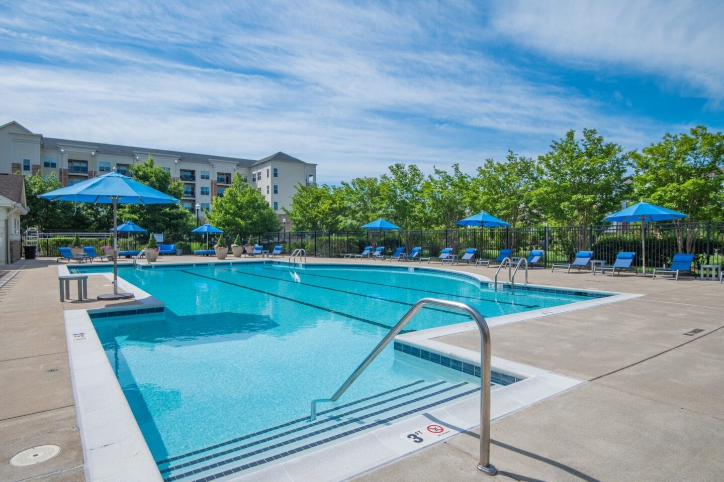 Luxurious Pool at Windsor Leesburg, VA 20175