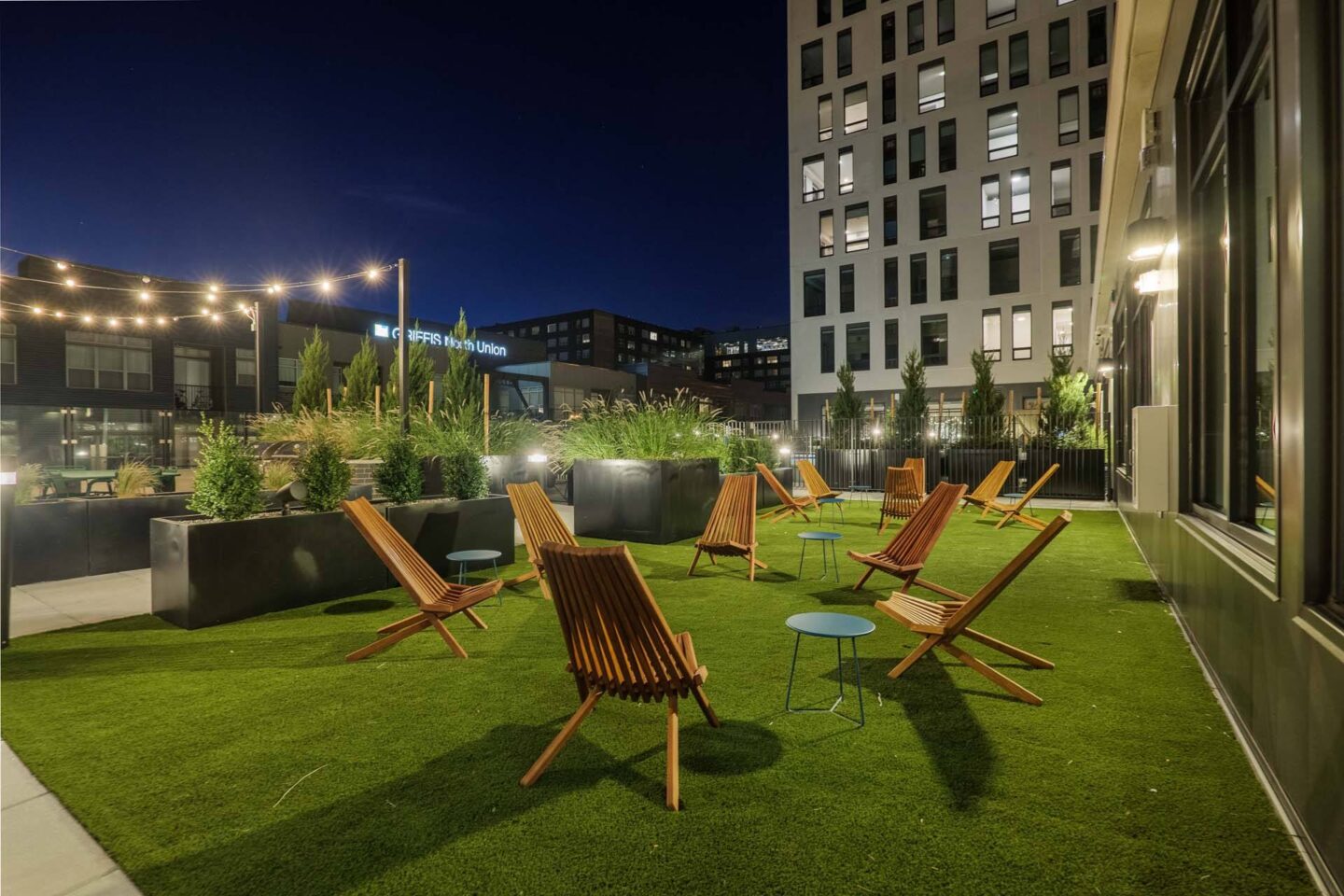 A patio with lawn chairs and a table at Windsor 3000 Huron, 3000. N. Huron Street, Denver, CO 80202.